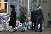 Die königliche Familie erweist Lady Di und ihren trauernden Anhängern die letzte Ehre (Fotos: Concorde Filmverleih GmbH)